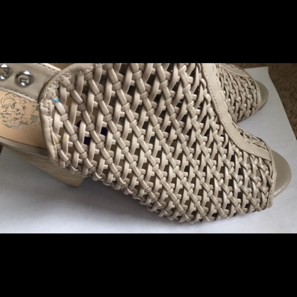⬇️⬇️New Vince Camuto shoes - Picture 3 of 4